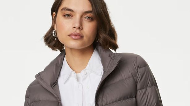 玛莎百货(Marks and Spencer)的“显瘦”羽绒夹克是秋季的完美过渡单品